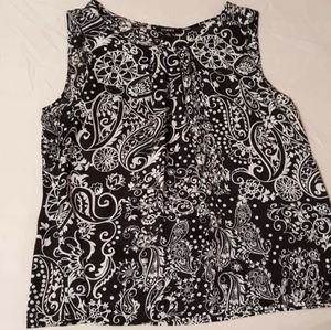Sleeveless Black and White Blouse